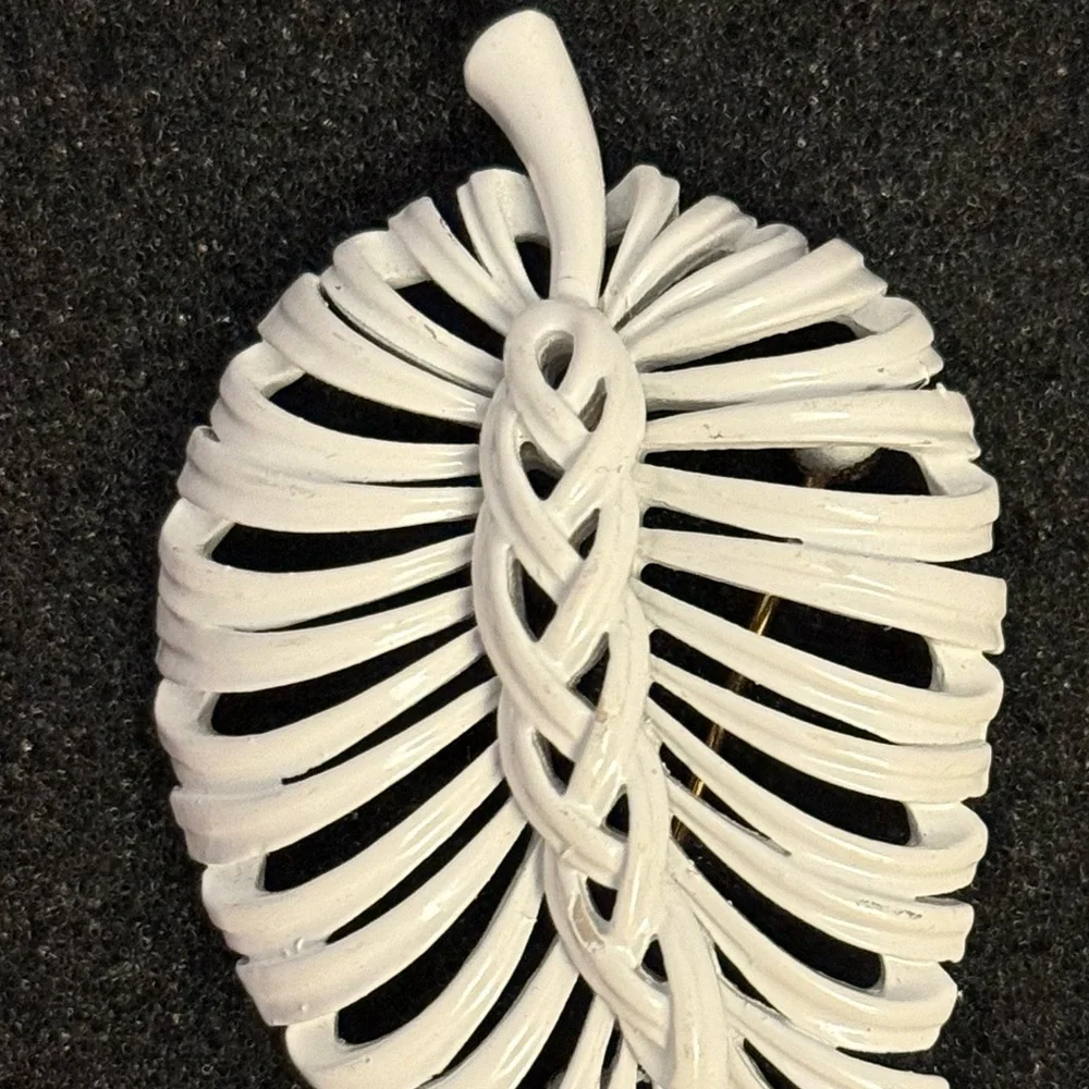 Vintage Monet White‎ Enamel Leaf Brooch 60s-70s Openwork Design